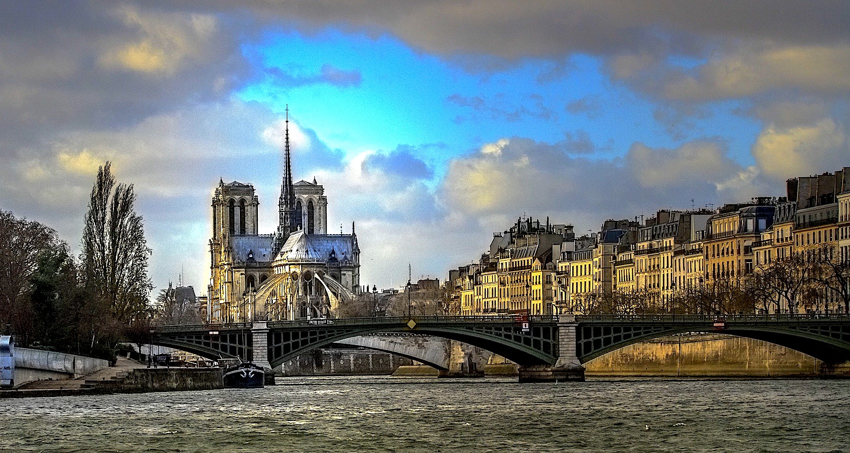 84 proc. Francuzów ocenia, że Francja jest krajem o kulturze i tradycji chrześcijańskiej – wynika z najnowszego sondażu przeprowadzonego przez instytut CSA dla francuskich mediów. 