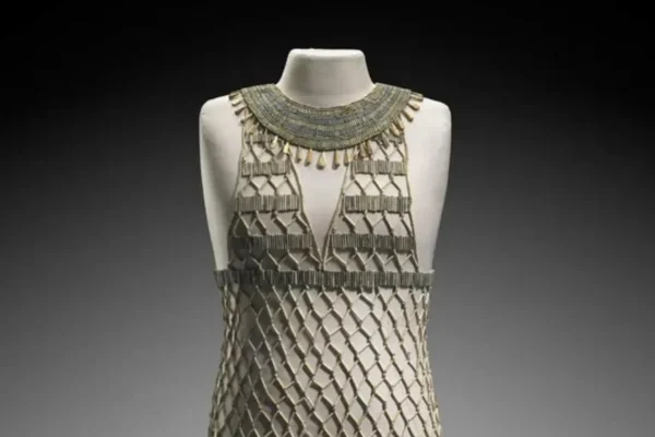 Starożytna egipska suknia z koralików